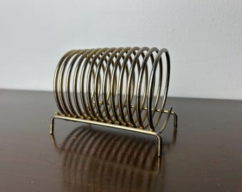 Vintage kleine Messing / Gold Spule Schreibtischständer Rack, MCM Büro Desktop Rechnungen / Briefhalter, Mitte des Jahrhunderts moderne Retro Aufbewahrungsorganisation