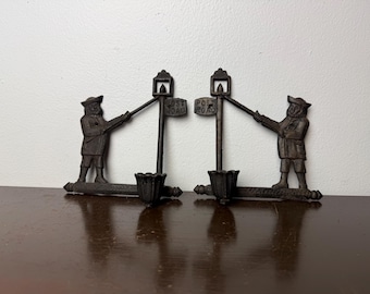 Vintage lantaarnopsteker gietijzeren volkskunst poineer koloniale kandelaar set van 2
