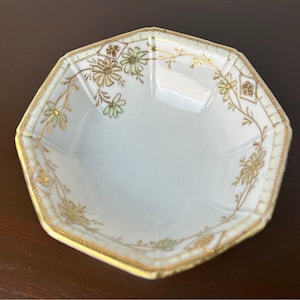 Antique Nippon China Hand Painted Daisy Floral Raised Gold Moriage Japanese Porcelain Small Bowl, Art Nouveau Style