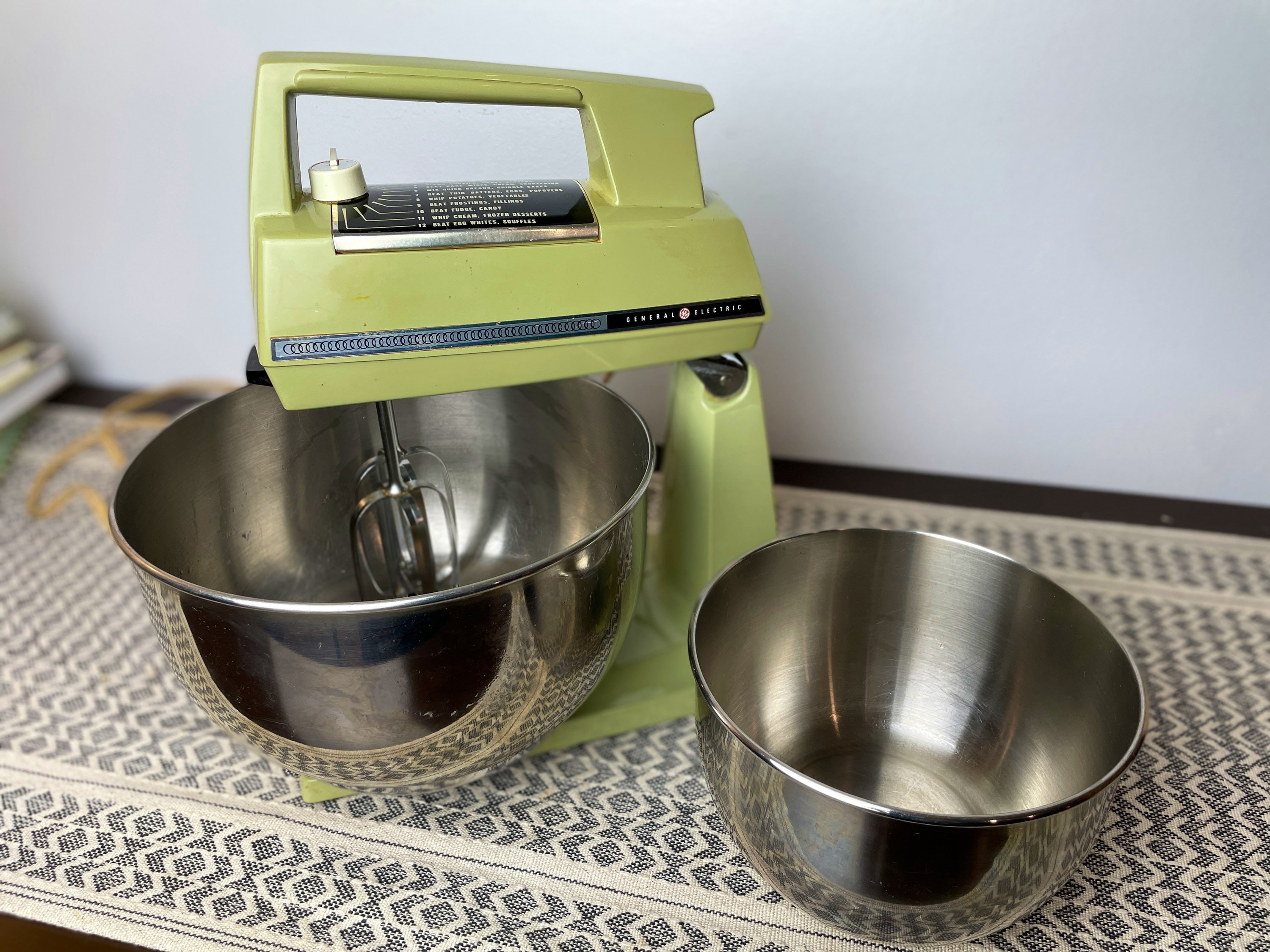 Vintage GE General Electric Avocado Green Stand/hand Mixer D1M46, Retro  Kitchen Appliances, 1970s Kitchenware 