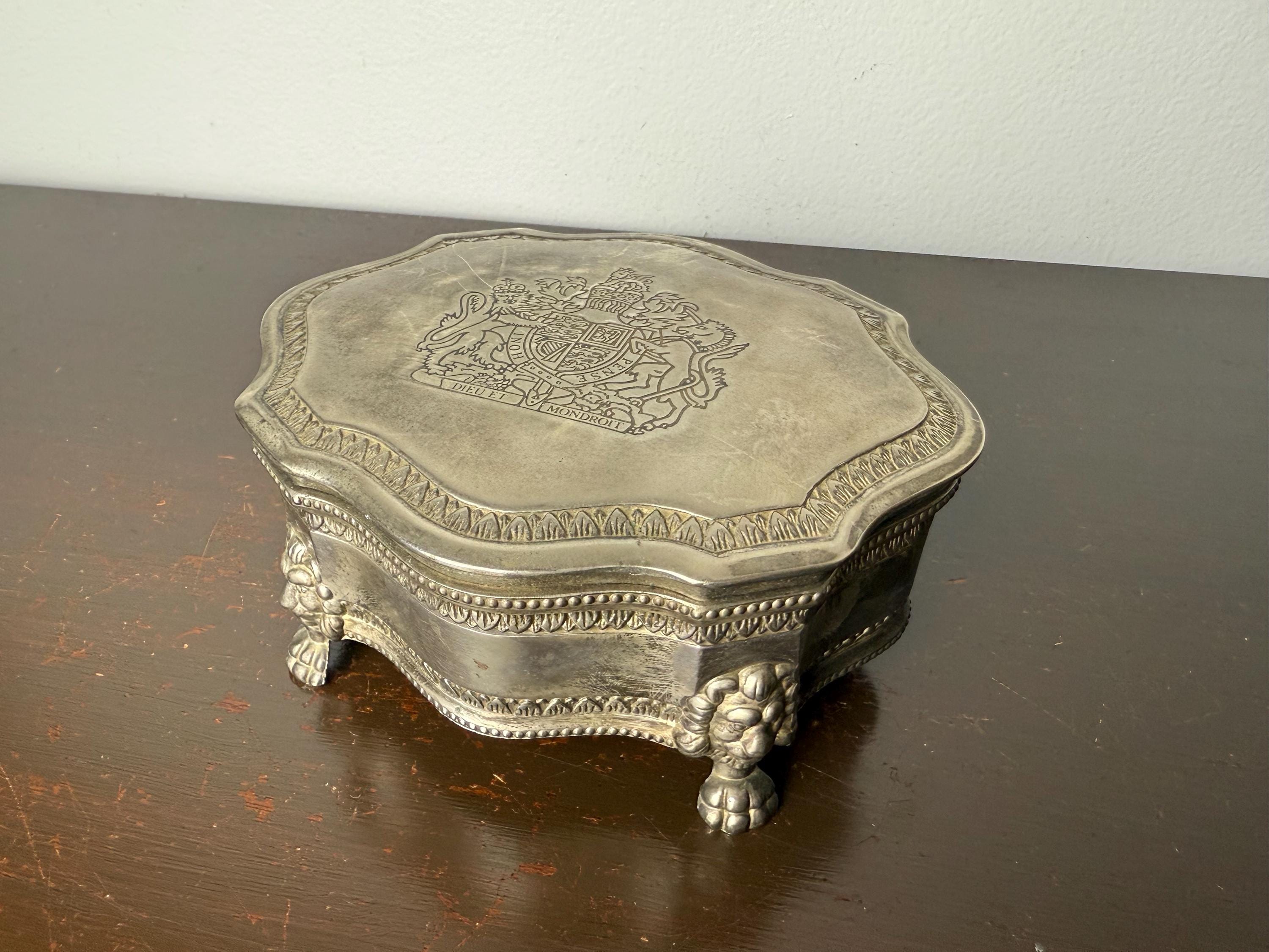 Lion crest box - Etsy 日本