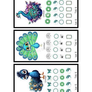 Pode incluir: Três rastreadores de orçamento imprimíveis com ilustrações de pavões coloridos. Cada rastreador tem uma seção para ícones e um valor total. O primeiro rastreador tem um pavão com uma cauda roxa, azul e verde. O segundo rastreador tem um pavão com uma cauda azul e verde. O terceiro rastreador tem um pavão de desenho animado com uma cauda azul e verde.