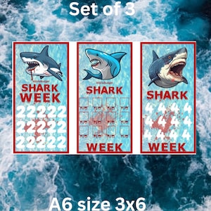 Può includere: Set di tre grafici stampabili a tema squalo. Il primo grafico presenta uno squalo con sangue che cola dalla bocca e il testo "SHARK WEEK" e "22222" ripetuto tre volte. Il secondo grafico presenta uno squalo con il testo "SHARK" e "WEEK". Il terzo grafico presenta uno squalo con schizzi di sangue e il testo "SHARK" e "WEEK".