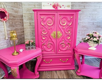 Vendu! Ne pas acheter: Boho Hand Painted Armoire Antique en Rose et Or