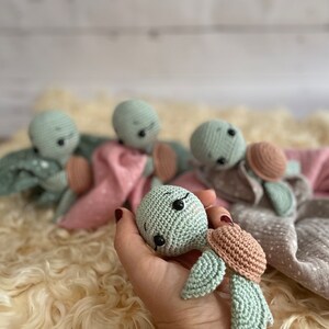 Schnuffeltuch,Schmusetuch,Kuscheltier schildkröte, Babygeschenk,Geburtsgeschenk,schildkröte Amigurumi,Muslin afbeelding 3