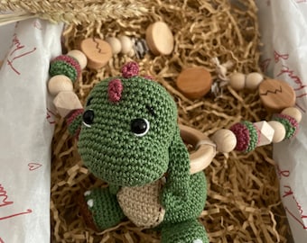 Kinderwagenkette Dino,Babygeschenk, kinderwagenkette dino, Amigurumi,auf Wunsch gerne personalisierten möglich