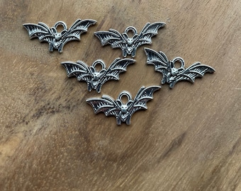 Silver flying bat 9 x 21 mm
