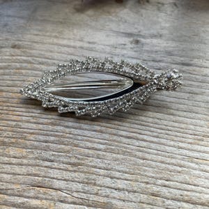 Sparkling Rhinestone Duckbill Barrette with Elegant Bow Design