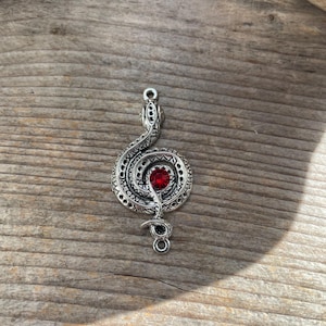 Colgantes con dijes de pitón hembra