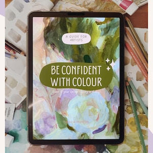 Op de afbeelding: Een digitale download van een 28 pagina's tellende PDF-gids voor kunstenaars met de titel "Be Confident with Colour (Even if your colour theory is shaky)" door Theleia Demeter. De omslag toont een abstract schilderij met een groene cirkel die de titeltekst bevat.