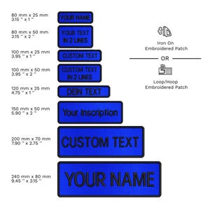 Pode incluir: Uma coleção de patches bordados azuis com texto preto, disponíveis em vários tamanhos, de 80 mm x 25 mm a 240 mm x 80 mm. As opções de texto incluem "YOUR NAME" e "CUSTOM TEXT". Patches para passar a ferro ou com velcro.