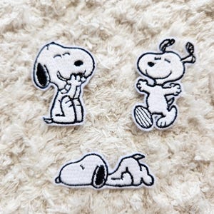 Snoopy Peanuts Strykmärke - Handgjord broderad permanent söm för t-shirts, väskor, jackor och kläder