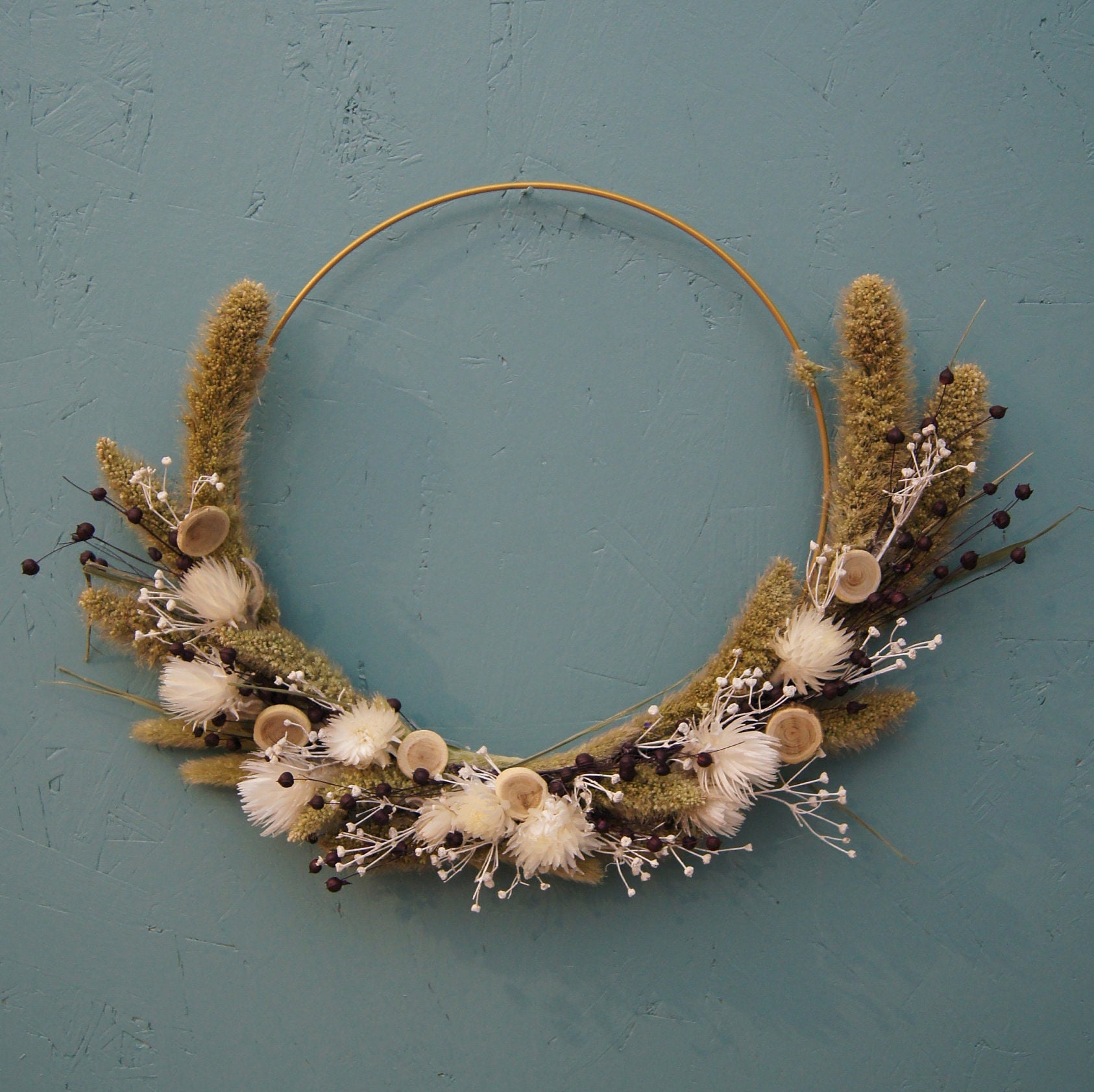 Akira - Couronne de Fleurs Séchées Dans Les Coloris Vert Blanc et Marron avec Touche Bois