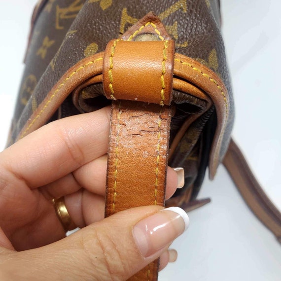 Authentic Louis Vuitton Saumur  30 Crossbody - image 5