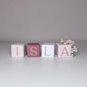 Bloques de madera decorativos personalizados para bebés / decoración de estantes para guardería / regalo de baby shower / bloques de nombres para niños / anuncio del nombre del bebé.