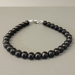 Elegante schwarze Schungit Perlen Armband-6 mm glatte runde schwarze Schungit Schmuck-minimalistische Armband-schwarze Stein Armband Design-beste Geschenke