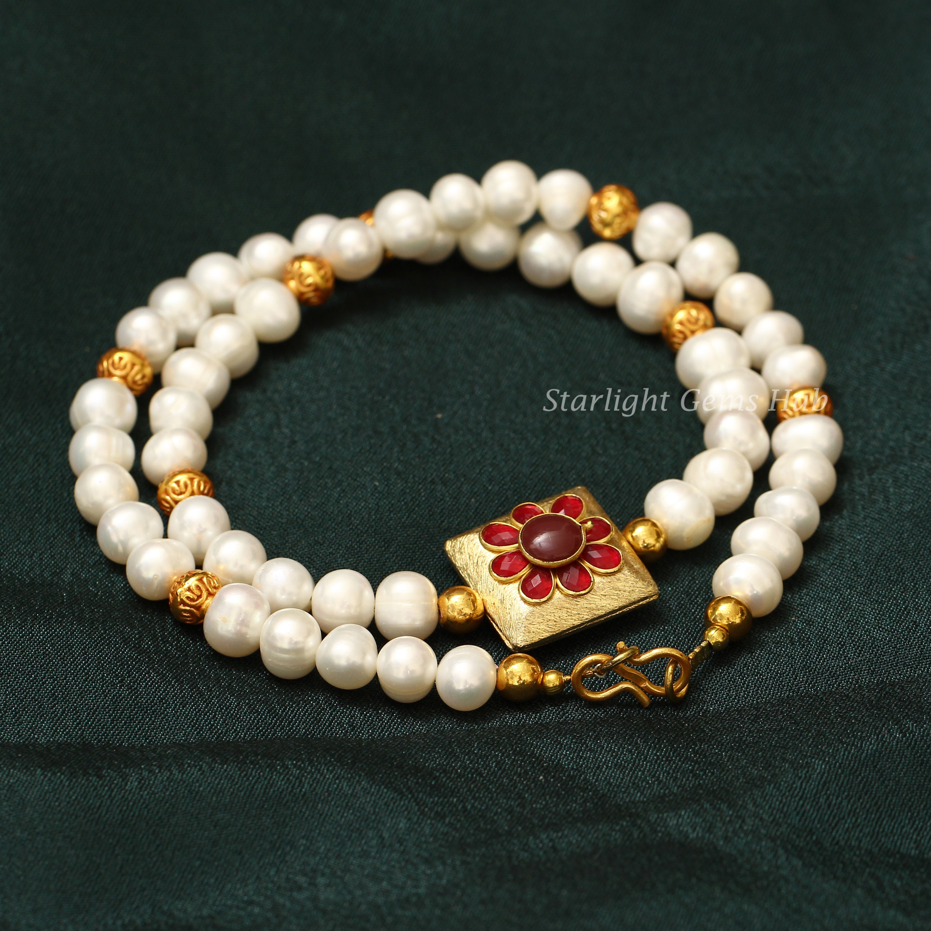 Collier De Perles Naturelles Avec Broche Décorative - Neuf Avec étiquettes (style Classique)