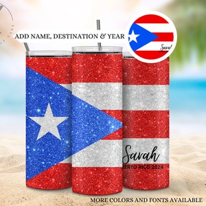 Peut inclure: Deux gobelets en acier inoxydable avec une finition paillet&eacute;e repr&eacute;sentant le drapeau portoricain. Les gobelets sont personnalis&eacute;s avec le nom "Savah" et le texte "Puerto Rico 2024".