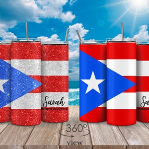 Peut inclure: Ensemble de cinq gobelets en acier inoxydable avec une finition paillet&eacute;e. Chaque gobelet arbore le drapeau portoricain avec un motif rouge, blanc et bleu. Les gobelets sont d&eacute;cor&eacute;s du texte "Savah Puerto Rico 2024".