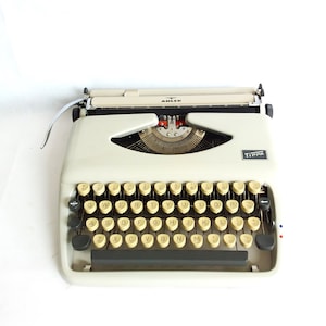 Adler Tippa Schreibmaschine, deutsche QWERTZ-Schreibmaschine, funktionierende tragbare Schreibmaschine, 1960er Jahre