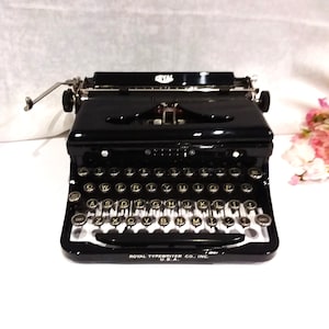 Royal Typewriter, Model O Speed King a fantastic machine in excellent working order. Quality vintage typewriter 1936