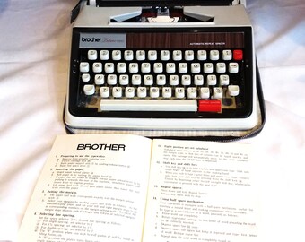 Brother タイプライター　Deluxe1350 TypewriterMinutes-Typewriter Review: 1979 Brother Deluxe