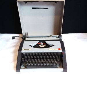 Olivetti Tropical vintage working typewriter, 1980s, grey portable QWERTY typewriter.