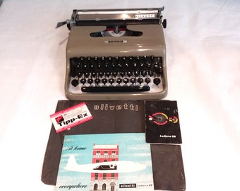 Olivetti Lettera 22, braune Tasten, Vintage-Schreibmaschine, Broschüre und Zubehör. QWERTZ, mit Reißverschlussetui. 1950