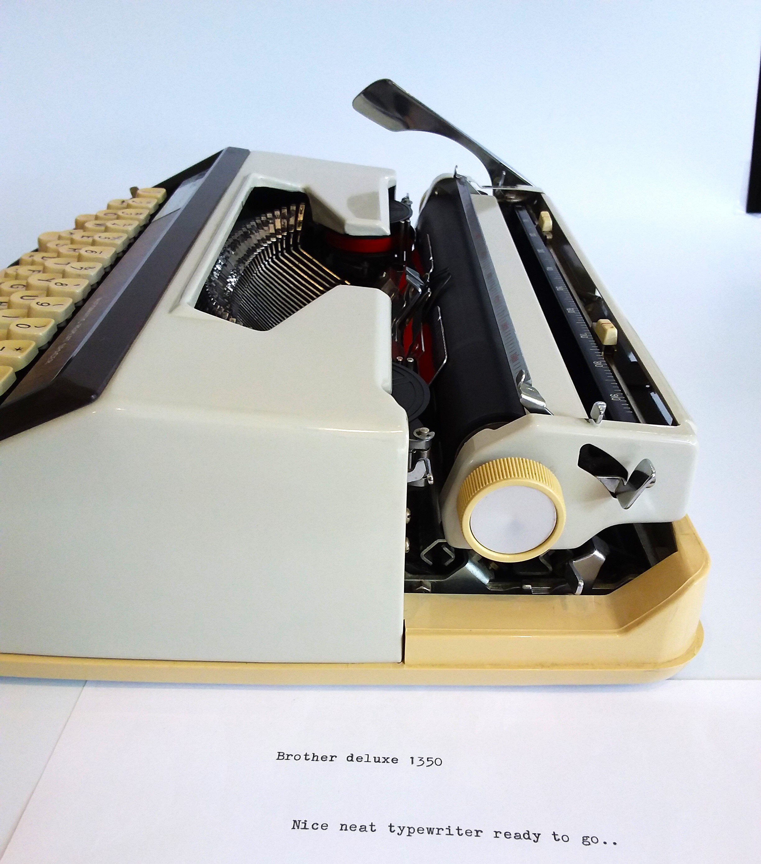 Brother Deluxe 1350, Vintage Typewriter, 1971. Cream/brown