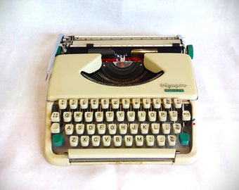 Olympia Splendid 66, vintage typewriter, 1964. cream with green tabs, portable QWERTY typewriter.