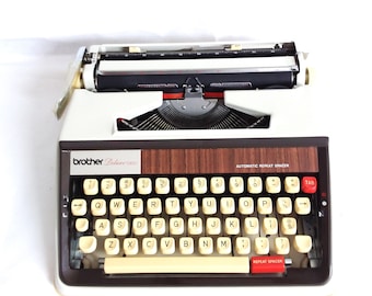 Brother Deluxe 1350, vintage typewriter, 4 available between 1970 -1975. cream/brown portable QWERTY typewriter.