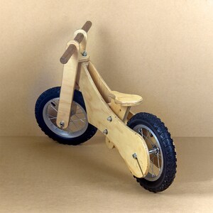 Bicicleta de equilibrio de madera contrachapada con asiento ajustable para niños pequeños imagen 2