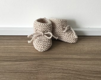 Chaussons bébé laine mérinos française grège , gris/beige tricotés à la main