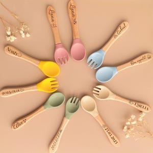 Gepersonaliseerde babybestekset: vork en lepel van siliconen en hout