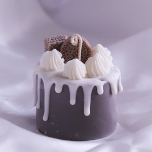 Chocolate Cake Candle: Vanilla Scented Dessert Candle
