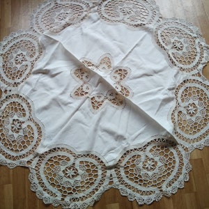 Tablecloth, handmade, round table, with lace