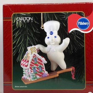 Carlton Cards Heirloom Pillsbury Christmas Ornament con suono "Poppin up Fun" 1998