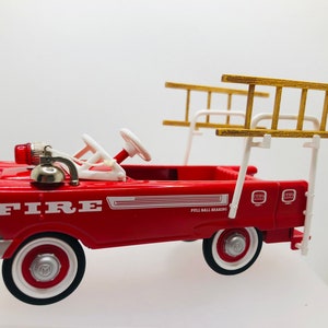 Hallmark Kiddie Classics Collection 1962 Murray Super Deluxe Fire Truck Limited Edition Numbered Retired Rare QHG2218