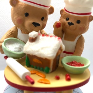 Hallmark Keepsake Ornament Busy Bakers QXC5058