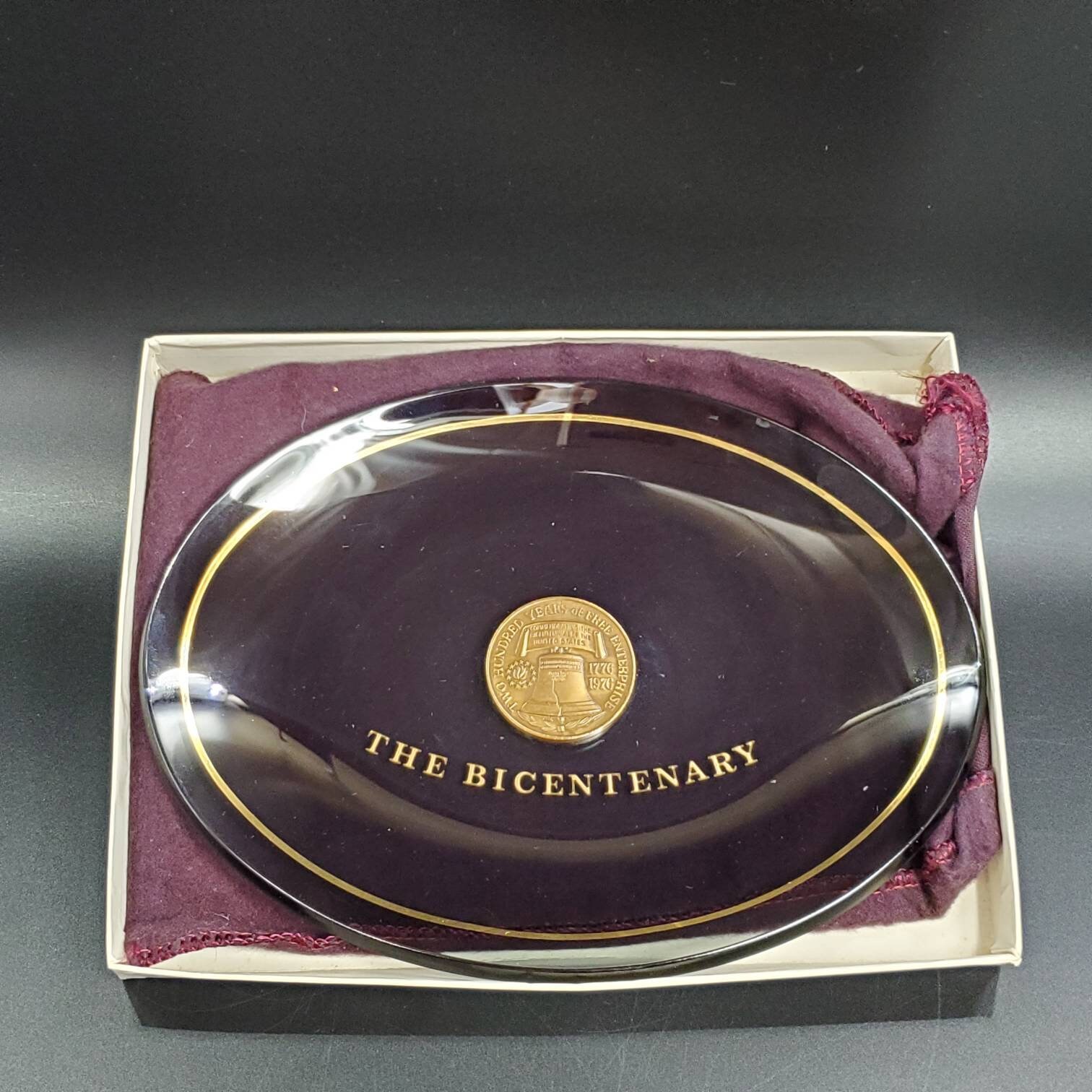 アメリカ建国200周年記念　ガラスプレート皿　USA BICENTENARY The BICENTENARY Oval Glass Plate and Coin Medallion 200 Years of