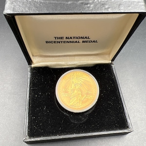 The National Bicentennial Medal 1776-1976 Statue of Liberty w Box NO COA