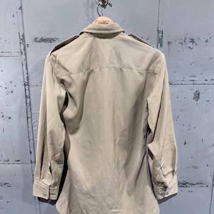 True Vintage 50-tals Lautersteins märke Gabardin militär officersuniform jordfärgad beige skjorta med knappar bild 5