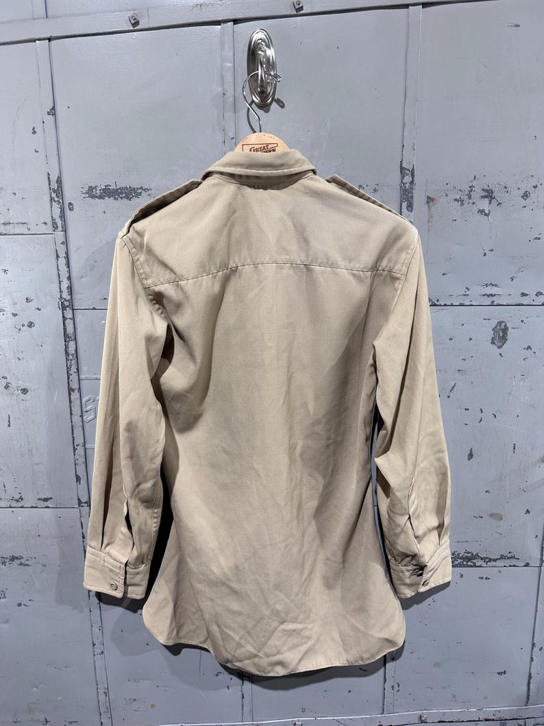 True Vintage 50-tals Lautersteins märke Gabardin militär officersuniform jordfärgad beige skjorta med knappar bild 5