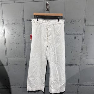 Size 32 x 28.5 50s US Navy White Cotton Sailor&#39;s Pants Button Fly 1950s 1960s USN Uniform Bell Bottom Trousers Whites Military USN