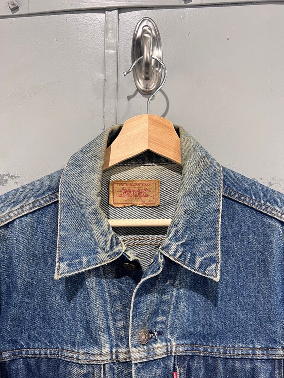 Large 80s Vintage Levis Medium Wash Denim Jacket … - image 2