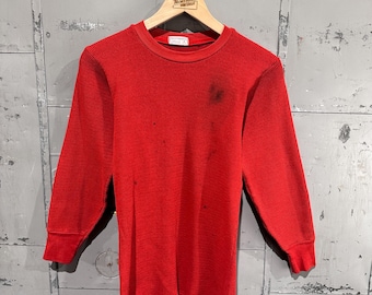Camiseta térmica de manga larga de mezcla de algodón color rojo cereza, estilo vintage auténtico de los años 70, ideal para usar debajo de otras prendas. Talla M.