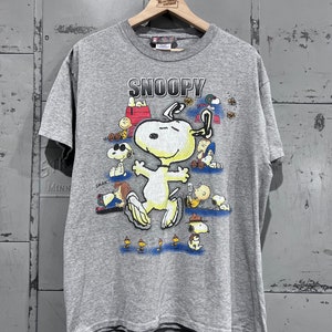 2000s, Size Large peanuts collection snoopy graphic tshirt Charlie Brown