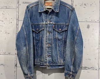 Grande giacca di jeans Levis vintage anni '80 con lavaggio medio, taglia camionista, tipo 3, sbiadito e invecchiato