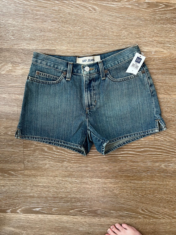 Size 2 GAP Low Rise Jean Shorts Y2K