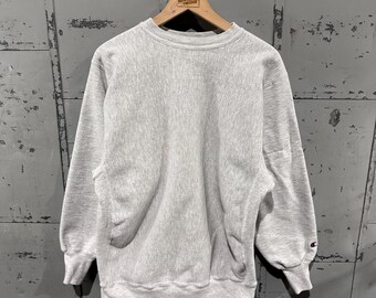 Sudadera vintage Champion de los años 90 con tejido inverso, color gris avena, con el escudo de Champion en blanco, talla XL